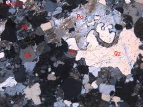 弱蚀变细粒碱长花岗岩