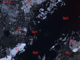 石墨化弱蚀变碱长花岗岩