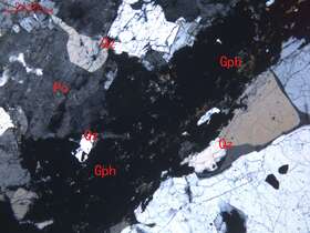石墨化弱蚀变中细粒花岗岩