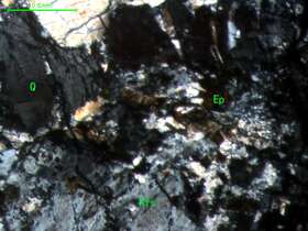 蚀变中细粒碱长花岗岩