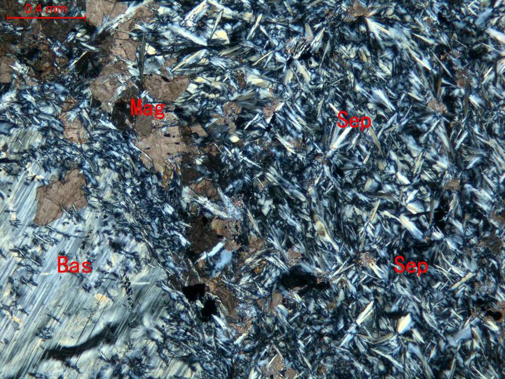 全蛇纹石化斜辉辉橄岩