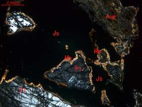 钛铁矿-磁铁矿矿石（金属矿化辉长岩）