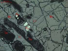 钛铁矿-磁铁矿矿石
