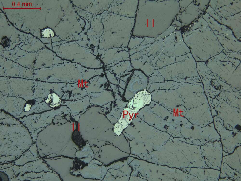 钛铁矿-磁铁矿矿石