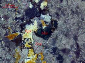 孔雀石化碎裂化大理岩