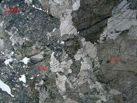 碎裂化中粒大理岩