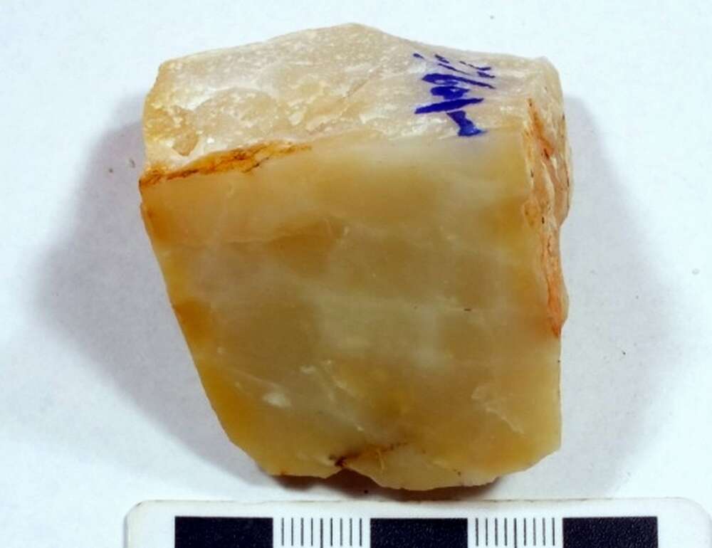 显微粒状石英岩
（石英质玉）