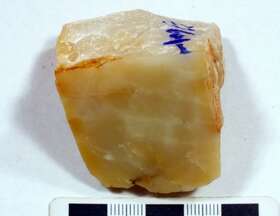 显微粒状石英岩
（石英质玉）