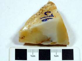 显微粒状石英岩
（石英质玉）