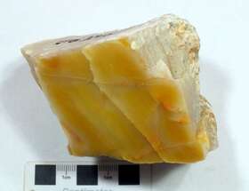 细粒石英岩
（石英质玉）