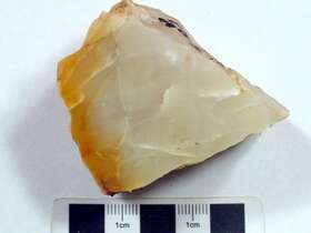 显微-细粒石英岩
（石英质玉）