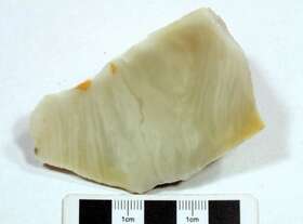 条带状细粒石英岩
（石英质玉）