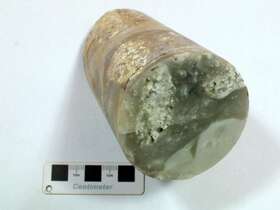 显微-细粒石英岩
（石英质玉）