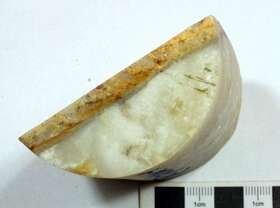 细粒石英岩
（石英质玉）