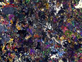 透闪石绿帘石矽卡岩