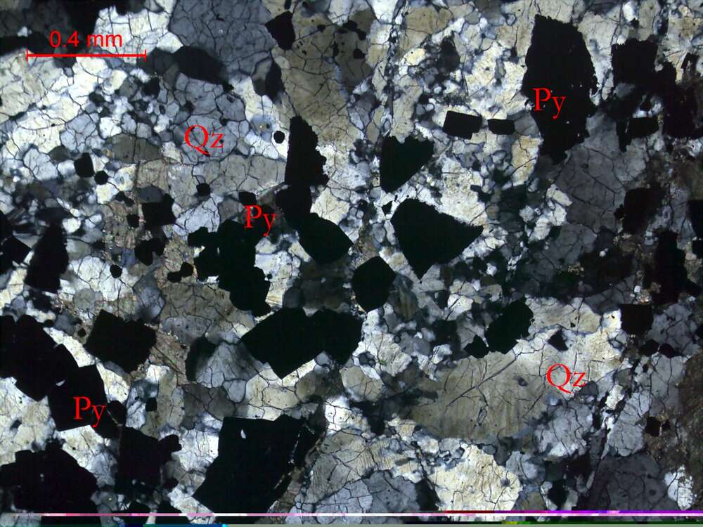 碎裂含黄铁矿石英脉