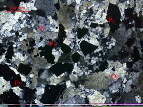 碎裂含黄铁矿石英脉