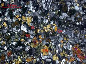 蚀变斜长角闪岩