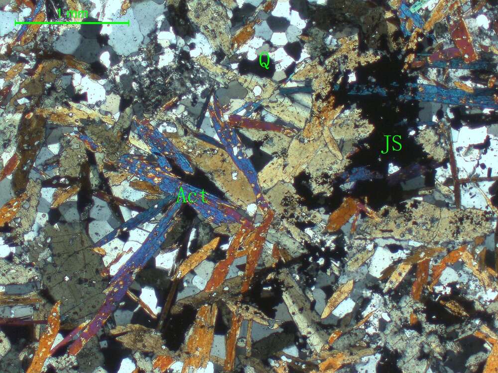 含石英阳起石岩 