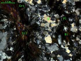 含石榴石电气石矽线石黑云母石英片岩