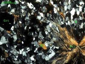 含石榴石矽线石黑云母石英片岩