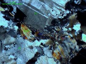 似条带状斜长花岗伟晶岩