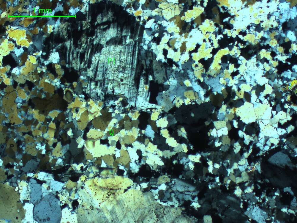碎裂化斜长伟晶岩  