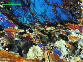 片理化含锂辉石斜长花岗伟晶岩