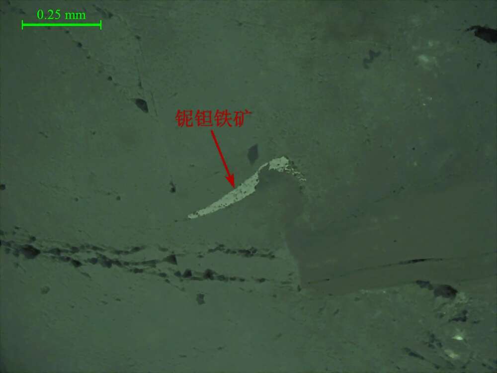 铌钽铁矿、石墨