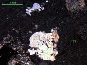 蚀变角砾凝灰岩 