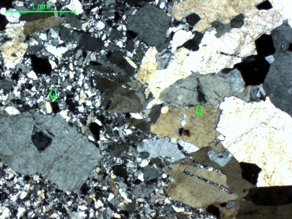 碎裂化硅化石英脉（岩）