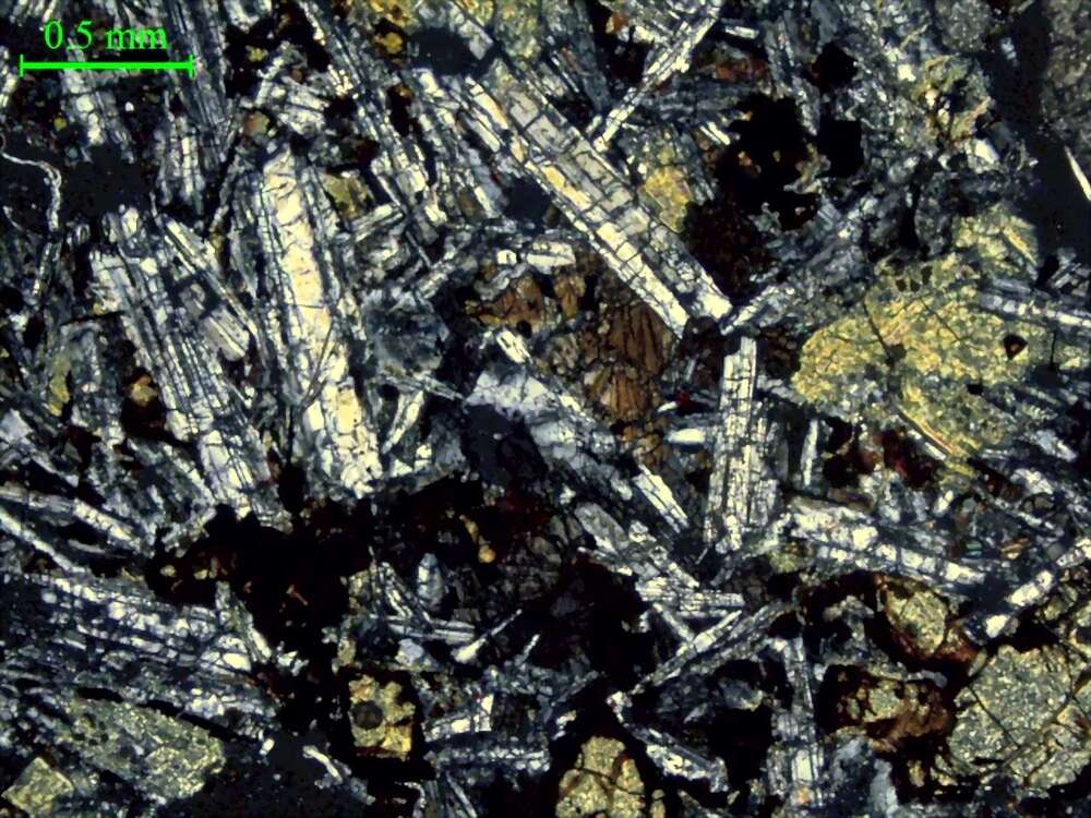 蚀变辉石橄榄辉绿岩