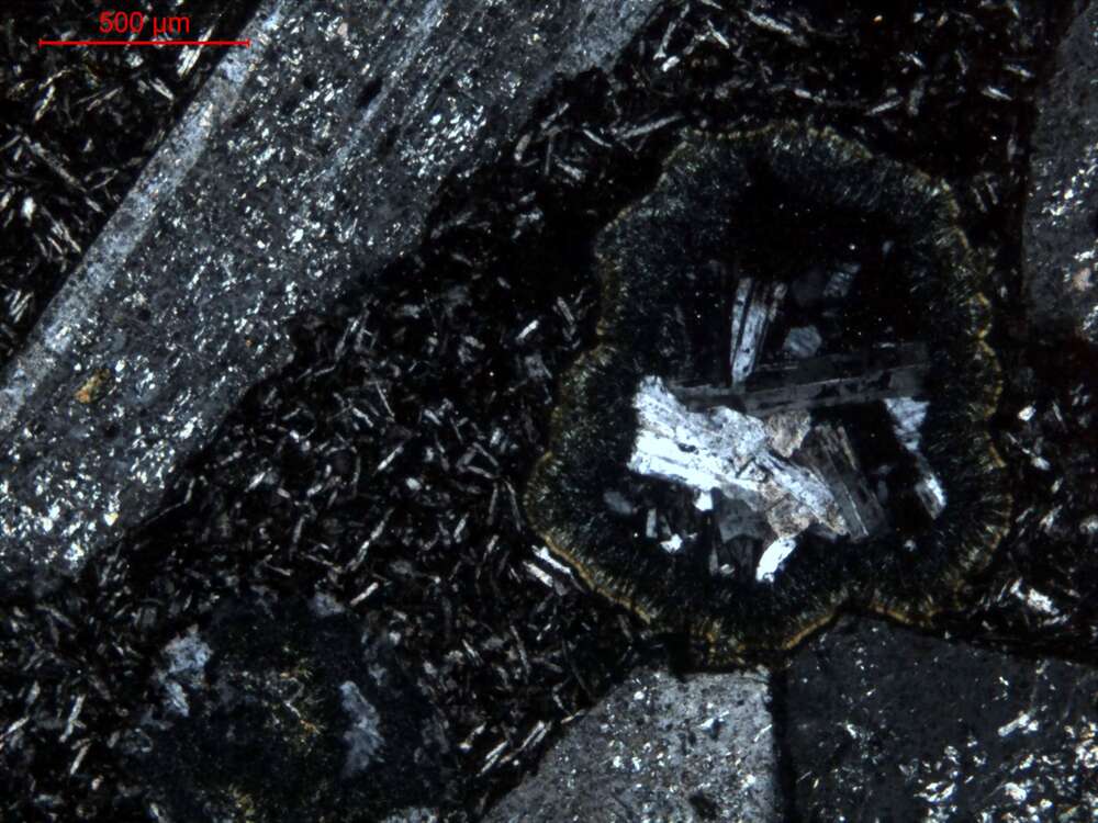 蚀变杏仁状玄武岩