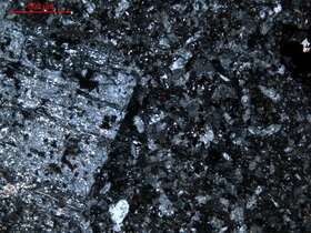 蚀变橄榄玄武玢岩