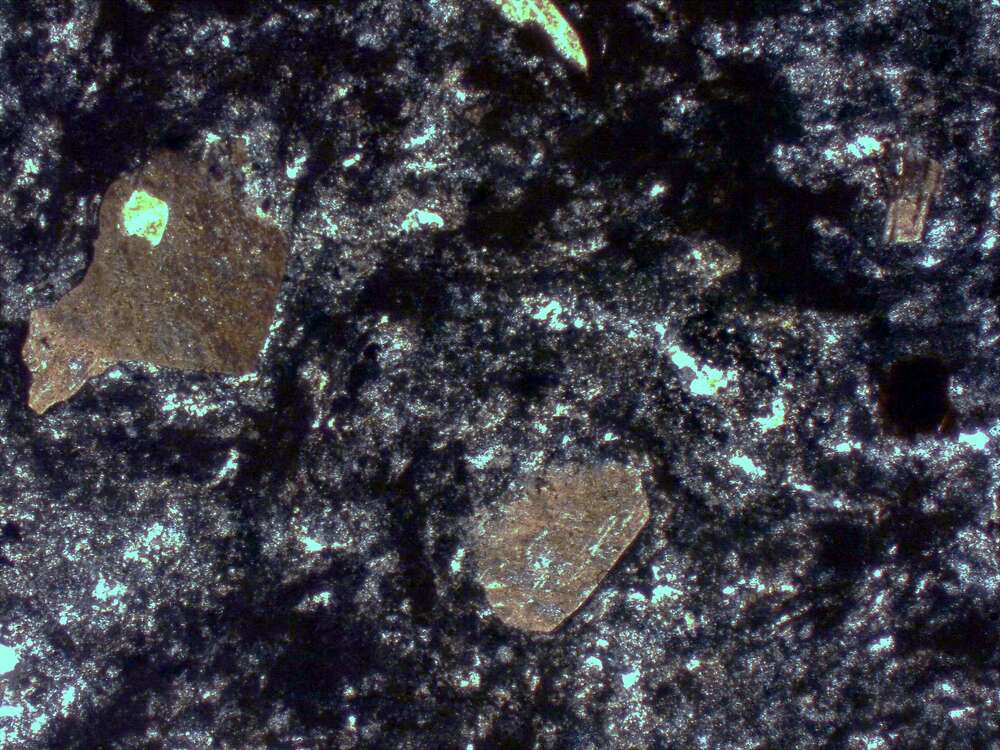 酸性火山角砾岩
