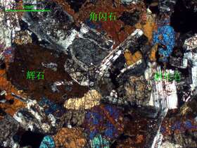 角闪辉长岩 半自形粒状结构
