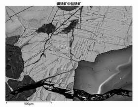磁铁矿中钛铁矿COMPO像