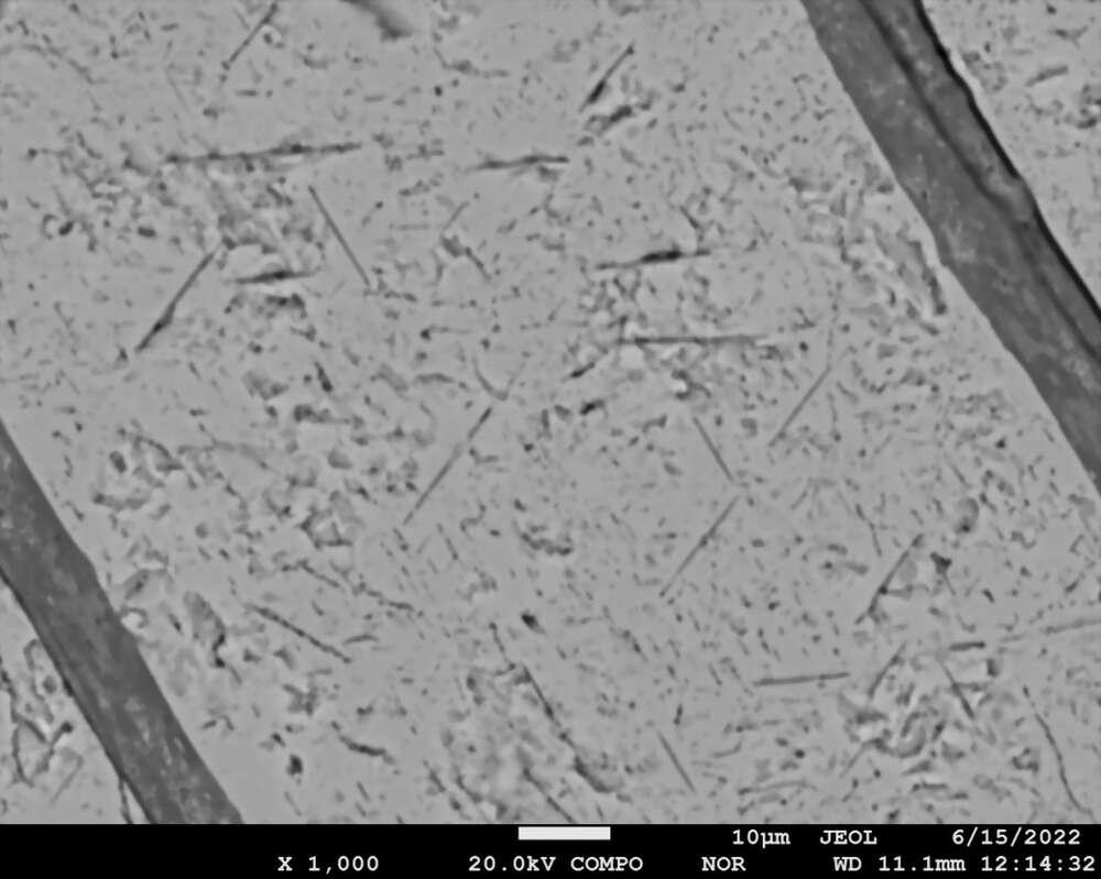 磁铁矿中出溶钛铁矿COMPO像