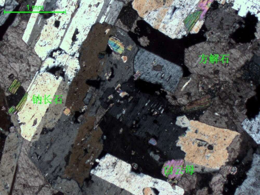 碳酸盐钠长石（岩脉）