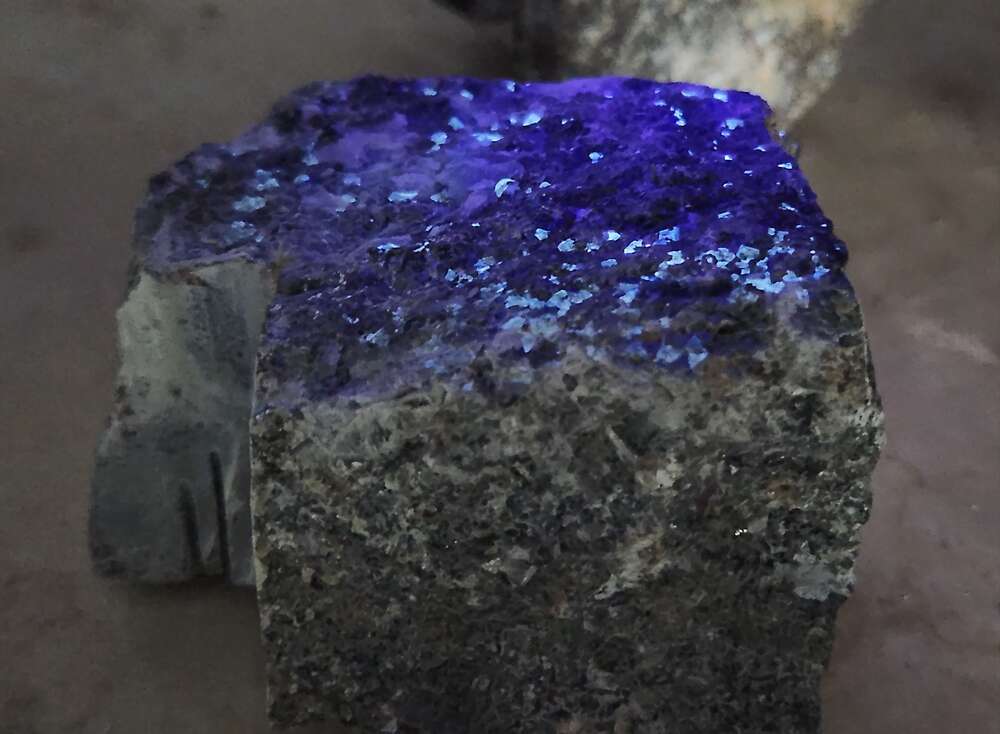 中品位钨矿石手标本