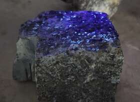 中品位钨矿石手标本