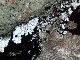 碎裂蚀变玄武质火山角砾岩