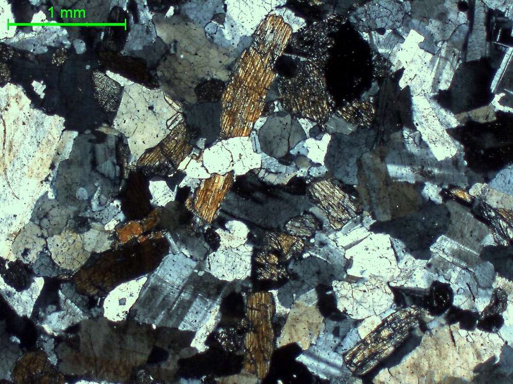 含锂辉石花岗伟晶岩
