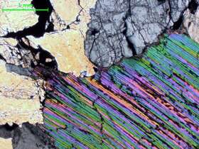 含锂辉石花岗伟晶岩