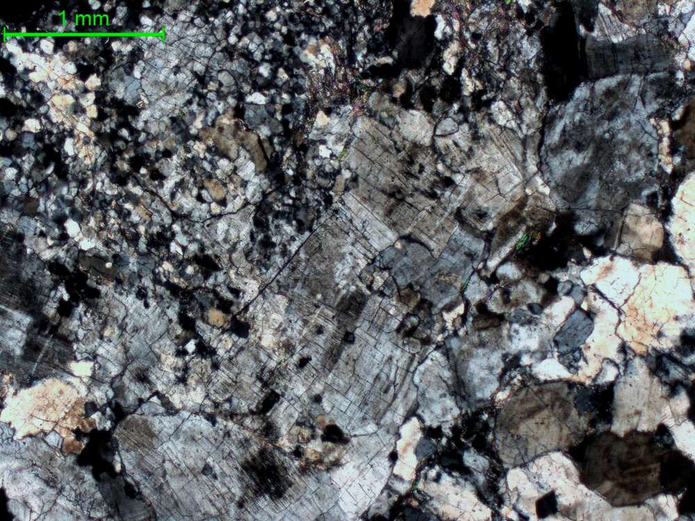 碎裂花岗伟晶岩