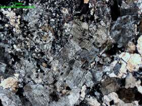 碎裂花岗伟晶岩