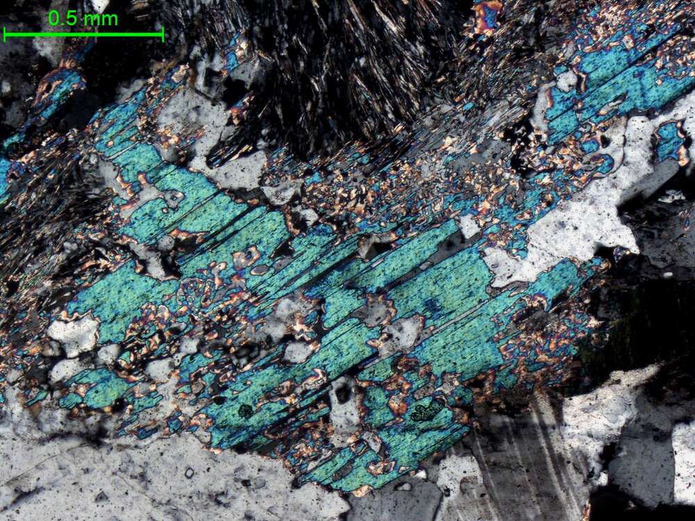 碎裂绢云母化花岗伟晶岩