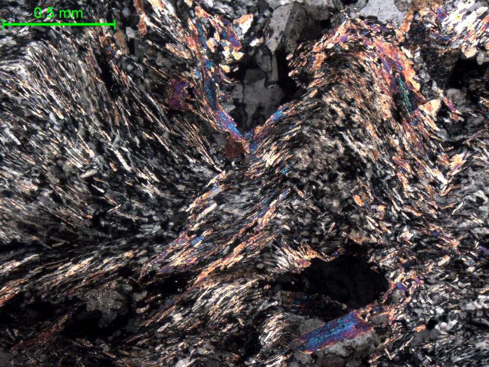 碎裂绢云母化花岗伟晶岩