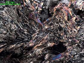 碎裂绢云母化花岗伟晶岩