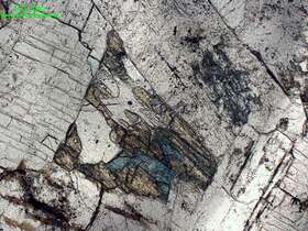 绿帘石-花岗伟晶岩